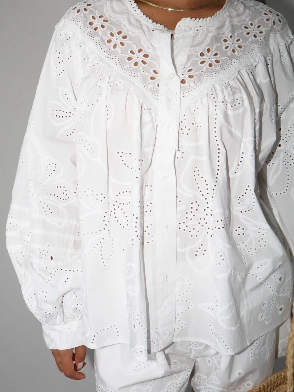 Bailey Rose White Eyelet Button-Front long sleeve Women's Top NWT